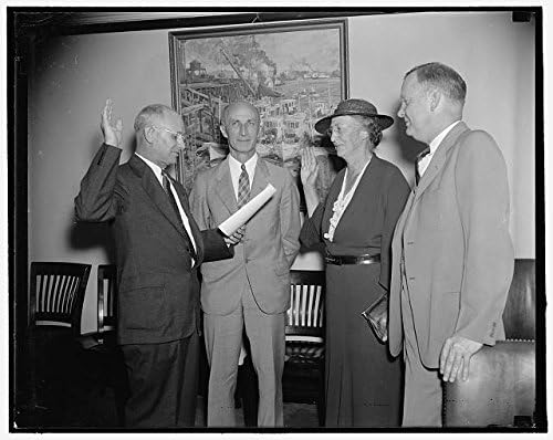 PovijesneFindings Foto: uzima zakletvu, Mary Dewson, George L Scott, Edwin Bigge, Frank Bane, Washington DC, 1937