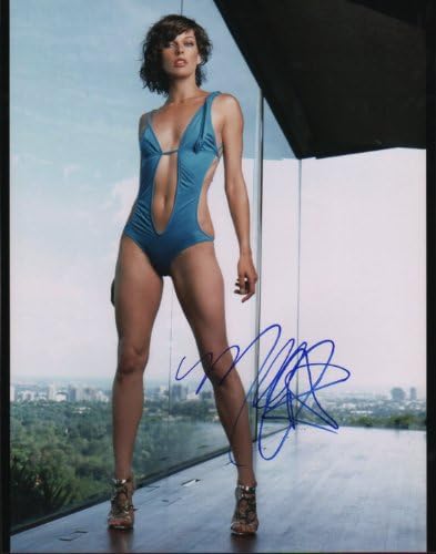 Milla Jovovich potpisala 11x14 fotografiju